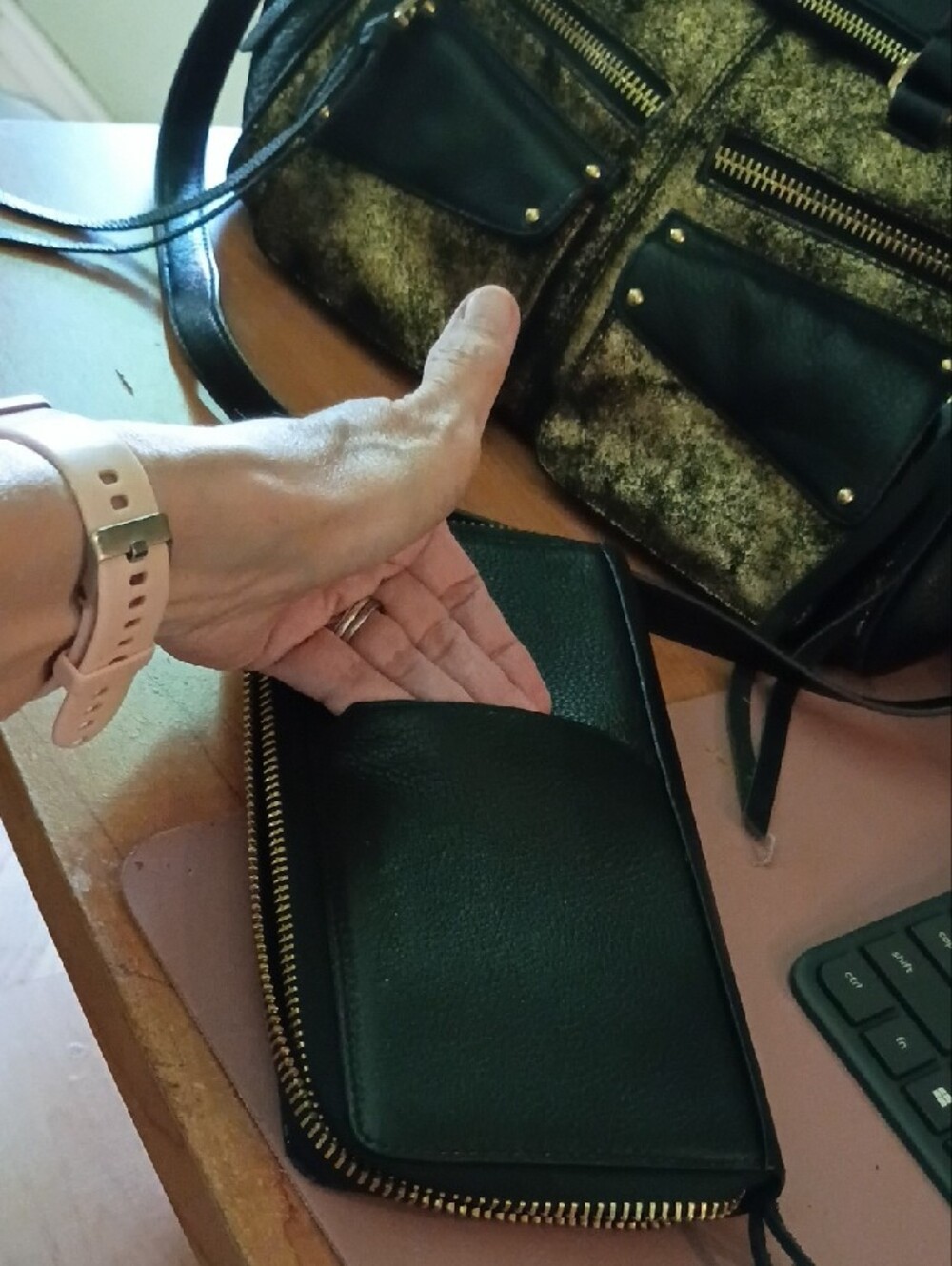 *NEW PRICE*Aimee Kestenberg Black and Gold Metallic Accent Satchel with Wristlet - Picture 4 of 13